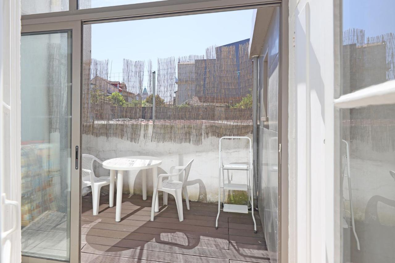 Flh With Balcony Apartament Porto